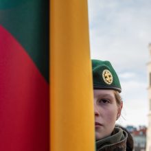 Gedimino pilies bokšte iškelta 2020-ųjų Lietuvos vėliava