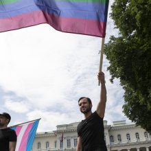 LGBT bendruomenė paragino prezidentą įsisegti vaivorykštės spalvų ženklelį