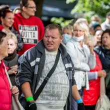 Į LGBT parado dalyvius skriejo ir žali kiaušiniai: kliuvo kavinės klientams