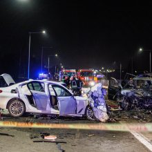 Kai kurios tragiškos kaktomušos mįslės įmintos: jau aišku, kas vairavo „Mercedes-Benz“ 