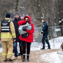 Po gaisro į Viršuliškių daugiabutį pradedami įleisti gyventojai: kai kurie į namus patekti negalės