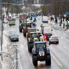 Iš Vilniaus centro pajudėjo pirmoji traktorių kolona