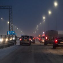 Naktį eismo sąlygas sunkins plikledis, lijundra, pustymas