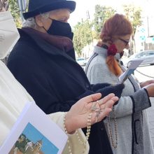 LGBT eisenos įžanga: „viešą nuodėmės demonstravimą“ tikintieji bandė atsverti maldomis 