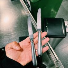 Oro uoste O. Gasanovo kuprinėje darbuotoja rado du peilius: rankos drebėti pradėjo