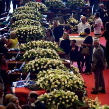 Italijoje – viaduko katastrofos aukų laidotuvės, rasta daugiau žuvusiųjų