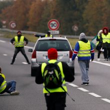 Per protestus Prancūzijoje nukentėjo apie 50 žmonių