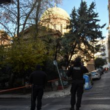 Atėnuose prie bažnyčios driokstelėjo sprogimas, sužeistas ir policininkas