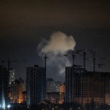 Rusija Ukrainą puolė dešimtimis dronų, sostinėje nukentėjo penki žmonės