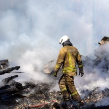 Vilniuje sudegė medinis namas: buvo išsiųstos gausios ugniagesių pajėgos