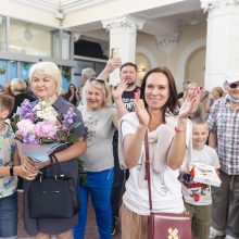 Į Lietuvą sugrįžusi R. Meilutytė: vienas geresnių sprendimų buvo padaryti pertrauką