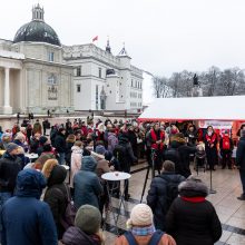 D. Nausėdienė vaišino maltiečių sriuba ir ragino aukoti seneliams