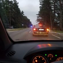 Kauno rajone automobiliui nuvažiavus nuo kelio žuvo moteris