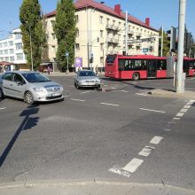 Vilniuje – pavežėjo avarija, į ligoninę išvežti du suaugusieji ir nepilnametė