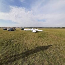 Pociūnų aerodrome nukrito lėktuvas, pilotai išvežti į ligoninę