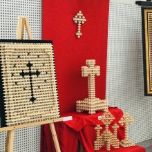 Ryškiai: parodą „Tremties kryžiai“ galima pamatyti Kauno Kristaus Prisikėlimo bazilikoje. 