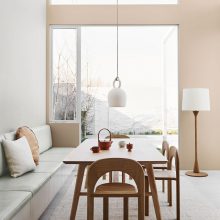 Namuose – stilinga rudos spalvos elegancija