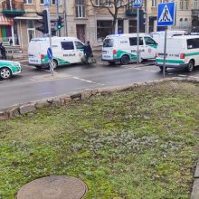 Vilniuje susidūrė du į iškvietimą skubėję policijos ekipažai