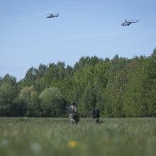 Lietuvos ir JAV kariai bendrose pratybose treniruojasi atlikti oro operacijas