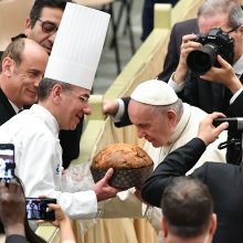 Popiežius: nepaverskime Kalėdų madingu renginiu