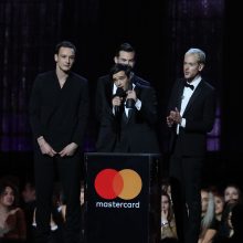 Poproko grupė „The 1975“ susišlavė svarbius „Brit Awards“ apdovanojimus