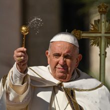 Popiežius išreiškė gilų susirūpinimą dėl atsinaujinusio smurto tarp Izraelio ir Palestinos