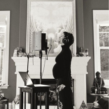 Dainininkė A. Morissette apie nėštumą pranešė „Instagram“