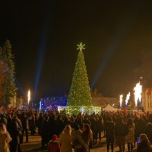 Birštone sužibo Kalėdų eglė ir apžvalgos bokšto viršūnė