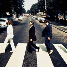 J. Bareikis ir R. Karpis atkartojo garsiąją grupės „The Beatles“ nuotrauką