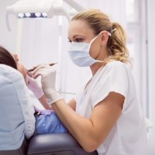 Valstybinė ligonių kasa: nebelieka dantų protezavimo eilių