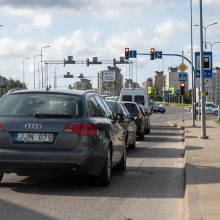 Vairuotojų nervus tampo sankryža netoli „Megos“