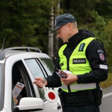 Kauno policijos pareigūnai atkreipė vairuotojų dėmesį į laukinius žvėrelius