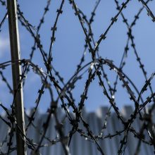 Vyras 26 kartus pripažintas kaltu: šį kartą perlipo tris tvoras ir pabėgo iš kalėjimo