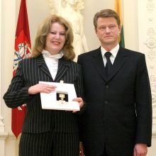 Aktorė Vaiva Mainelytė ir prezidentas Rolandas Paksas 2004 metais.