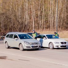 Neblaivūs prie vairo – ir užsieniečiai, ir krepšinio sirgaliai