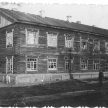 Kasdienybė: šiame Zimos miško apdirbimo įmonės barake gyveno ir moksleivė R.Skučaitė, kuri naktimis dirbo įmonėje, kad galėtų nusipirkti maisto produktų.
