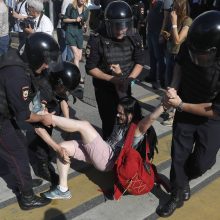 Maskvoje sulaikyto opozicionieriaus advokatas: protestai tęsis net ir be lyderių