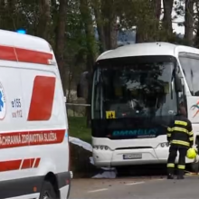 Tragiška nelaimė: nuriedėjęs autobusas užmušė tris merginas 