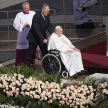 Popiežius išreiškė gilų susirūpinimą dėl atsinaujinusio smurto tarp Izraelio ir Palestinos