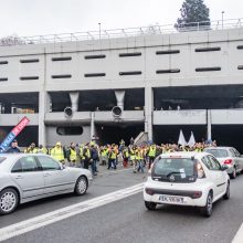 Per protestus Prancūzijoje nukentėjo apie 50 žmonių