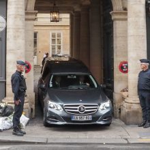 Prancūzai atsisveikina su buvusiu prezidentu J. Chiracu 