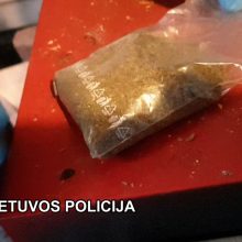Klaipėdos policija sučiupo narkotikų platinimu įtariamą jaunų sugyventinių porelę