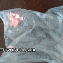 Klaipėdos kriminalistai kratų metu pas klaipėdietį aptiko įvairių narkotinių medžiagų