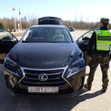 Įtartiną visureigį vairavęs ukrainietis pasieniečiams pateikė klastotę