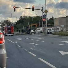 Klaipėdoje – BMW ir „Opel“ avarija: po smūgio girtas vairuotojas išvežtas į ligoninę