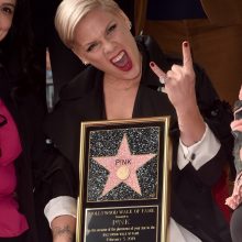 Dainininkė Pink gavo žvaigždę Holivudo Šlovės alėjoje