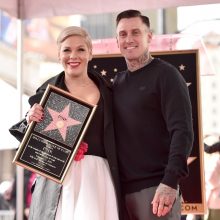 Dainininkė Pink gavo žvaigždę Holivudo Šlovės alėjoje