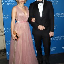 Amerikiečių aktorė S. Johansson susižadėjo su komiku C. Jostu