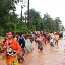 Laose sugriuvus užtvankai rasti 26 žmonių palaikai