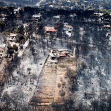 Graikija skaičiuoja baisiausių per kelis dešimtmečius gaisrų kainą